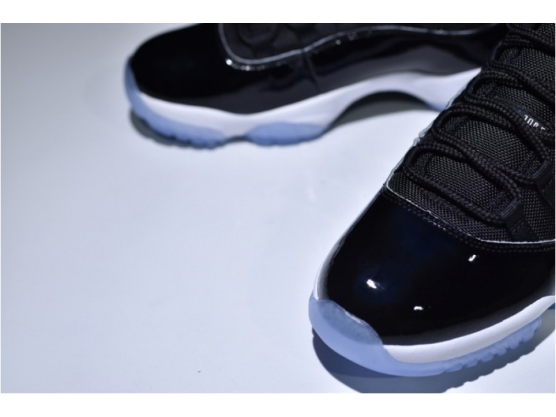 AIR JORDAN 11 RETRO 